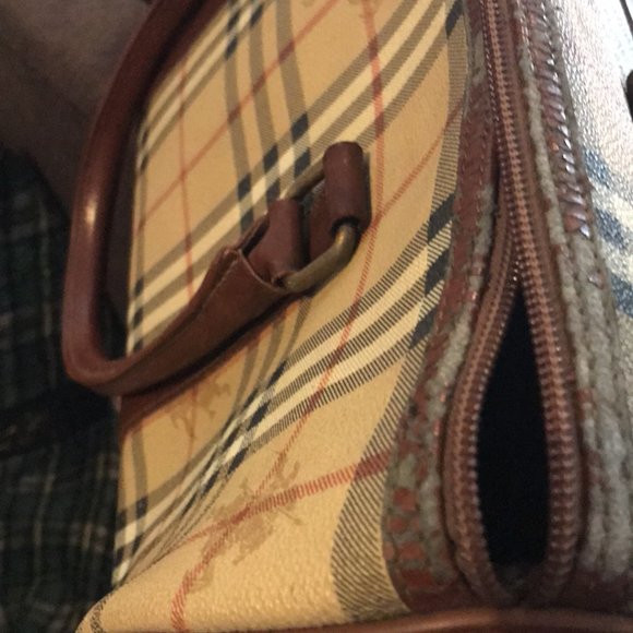 Burberry purse - Picture 12 of 14